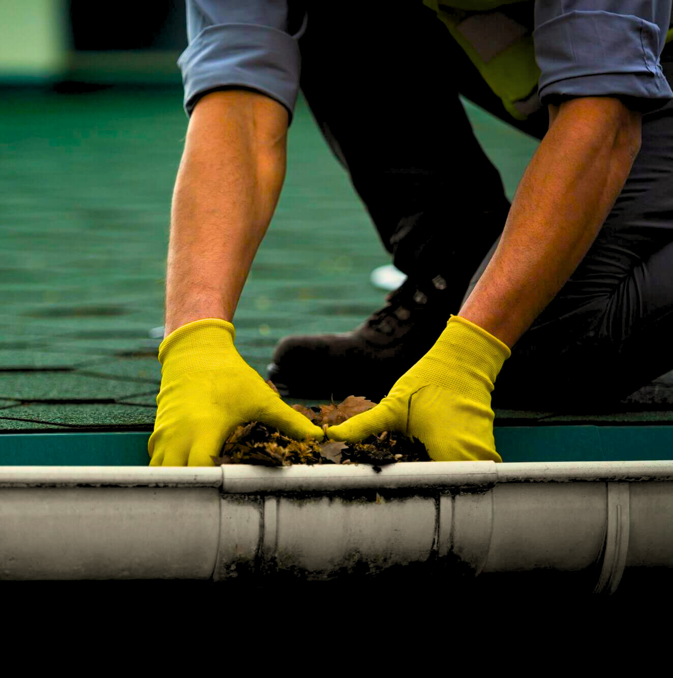 Cleaning gutter